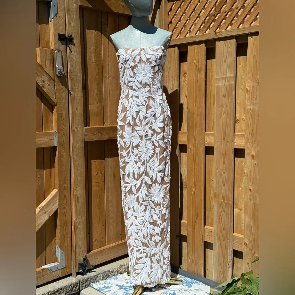 🆕 BRONX & BANCO 🧿 NWOT Dahlia Gown, White Sequin Floral Gown - Sz L US 8